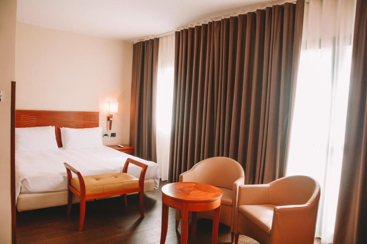Hotel Dei Cavalieri Caserta - La Reggia Bagian luar foto