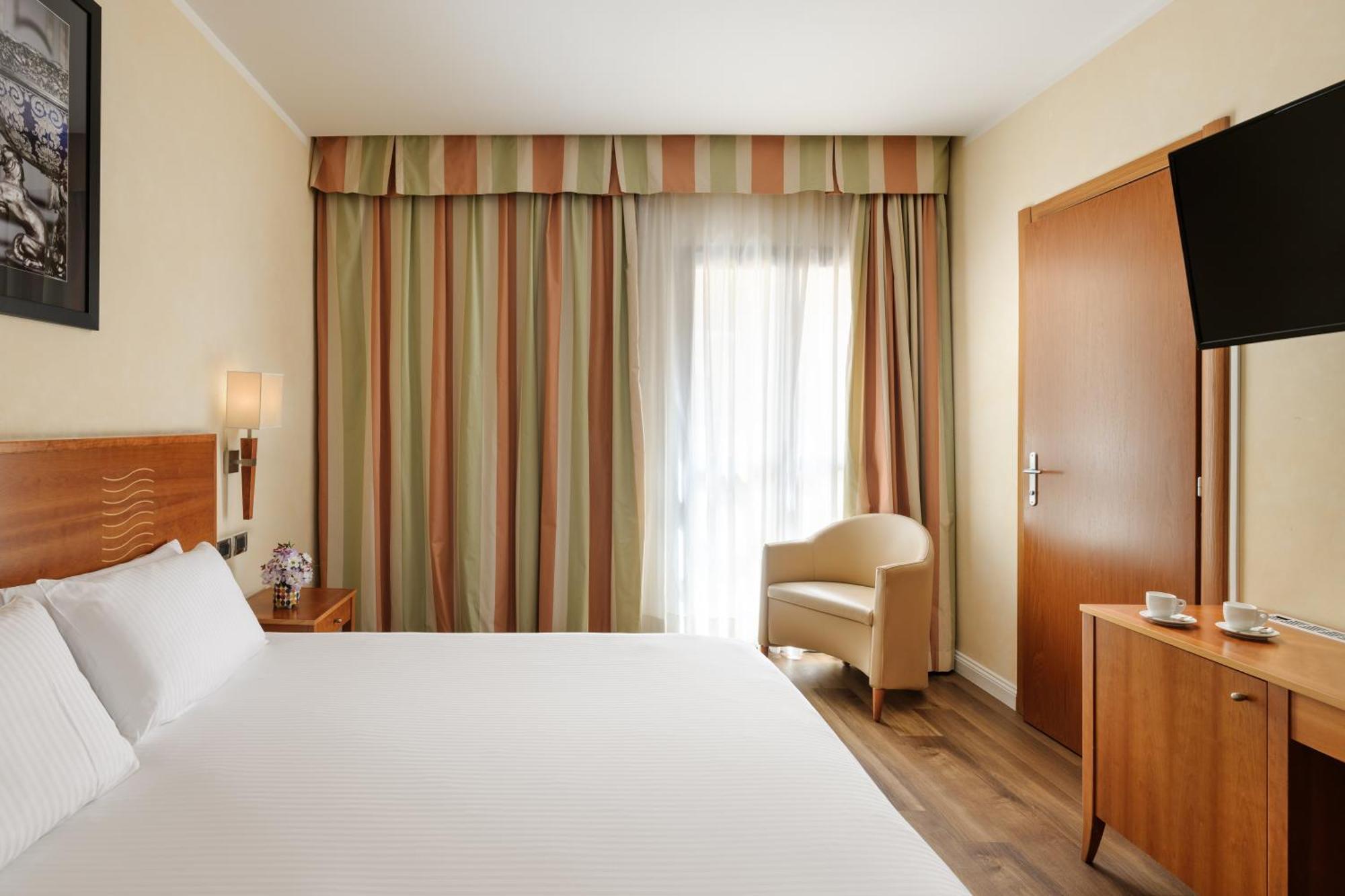 Hotel Dei Cavalieri Caserta - La Reggia Bagian luar foto