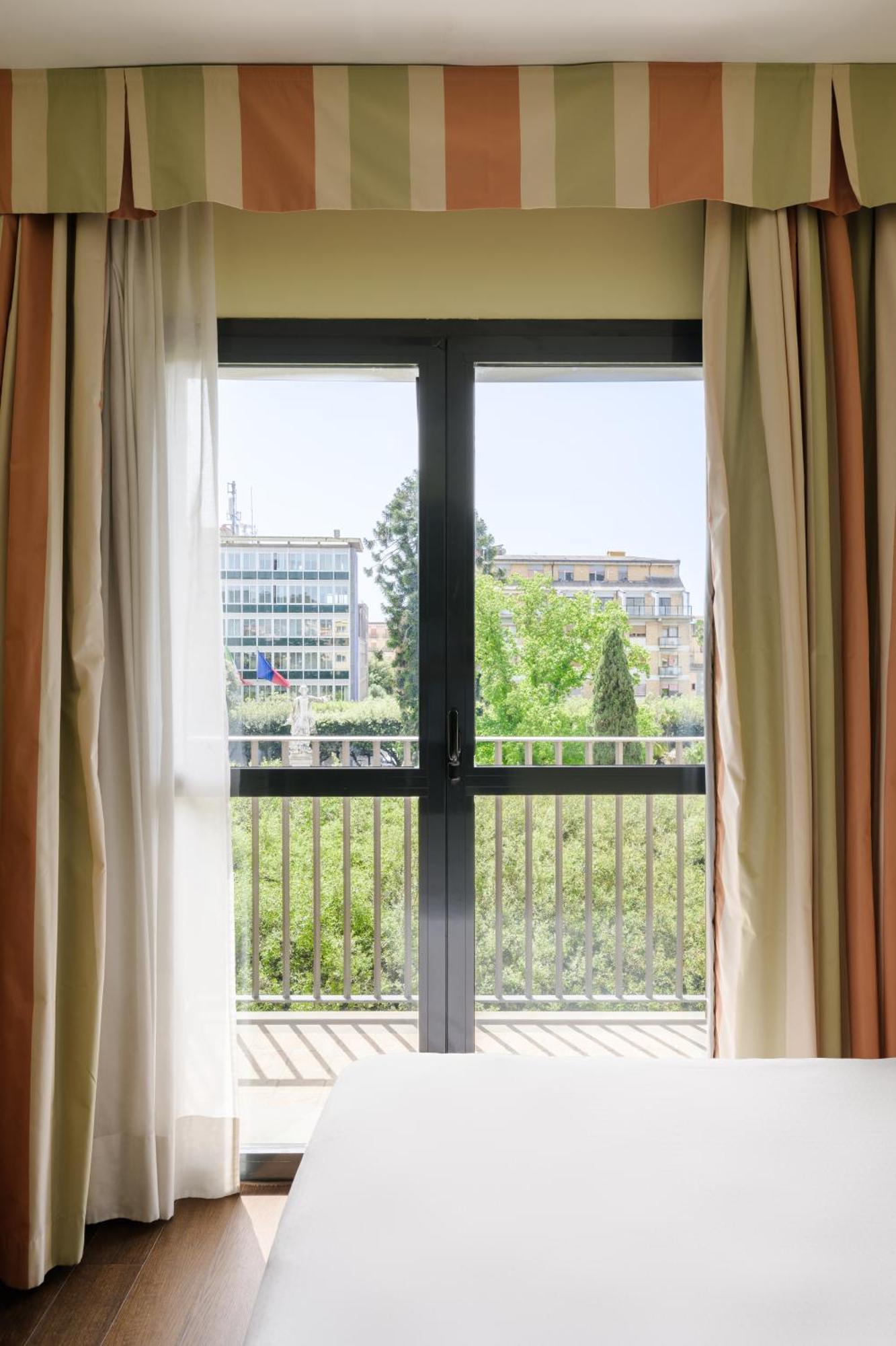 Hotel Dei Cavalieri Caserta - La Reggia Bagian luar foto