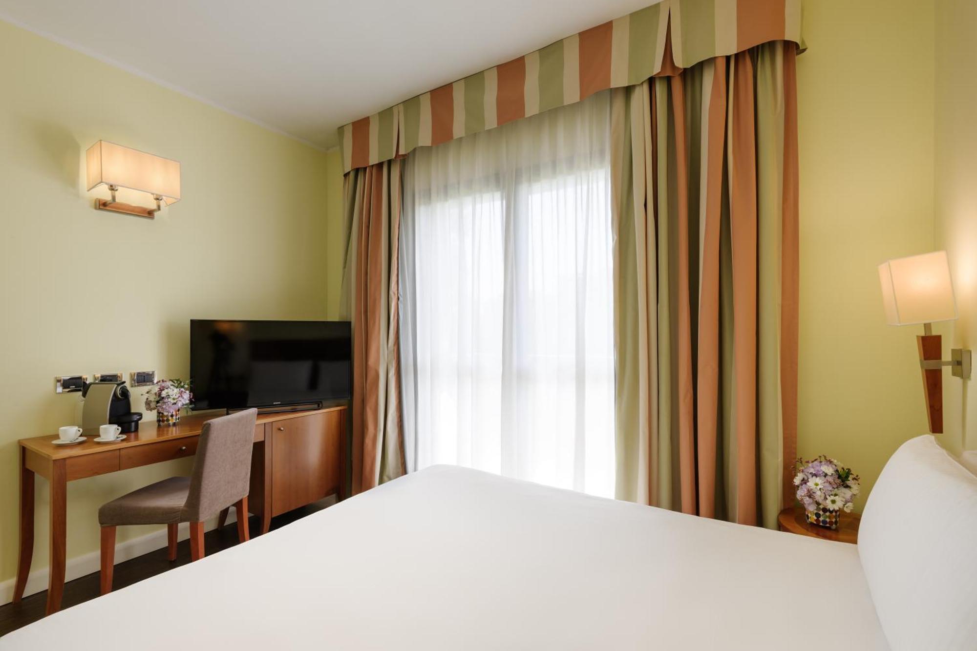 Hotel Dei Cavalieri Caserta - La Reggia Bagian luar foto