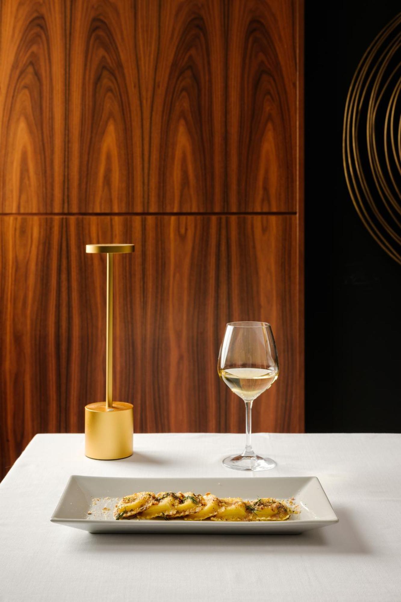 Hotel Dei Cavalieri Caserta - La Reggia Bagian luar foto